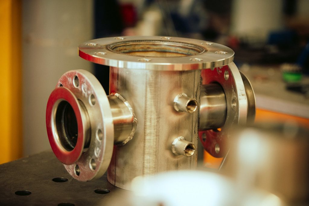 Flanschbaugruppe, Edelstahl, Bauteil aus der Fertigung von FEG Metalltechnik